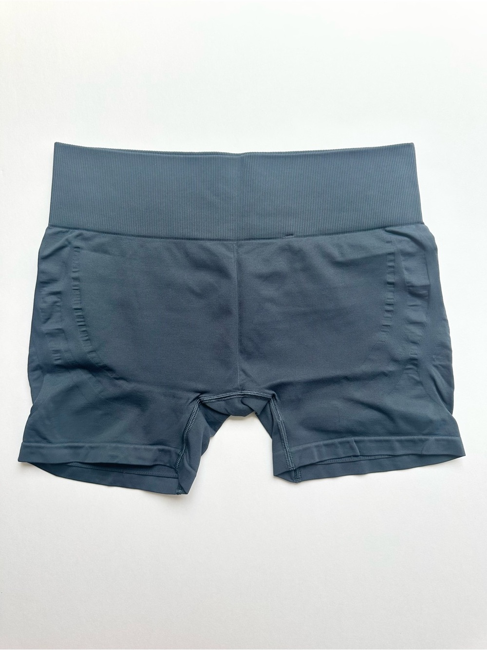 Gymshark Light Hold/Everyday Shorts & Everyday Sports Bra Set - Picture 3 of 5